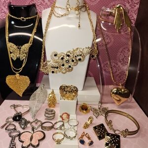 #2472, EXQUISITE, VICTORIAN JEWELRY LOT  28 ITEMS OF LOVE, LOSS & POWER OF SYMBO